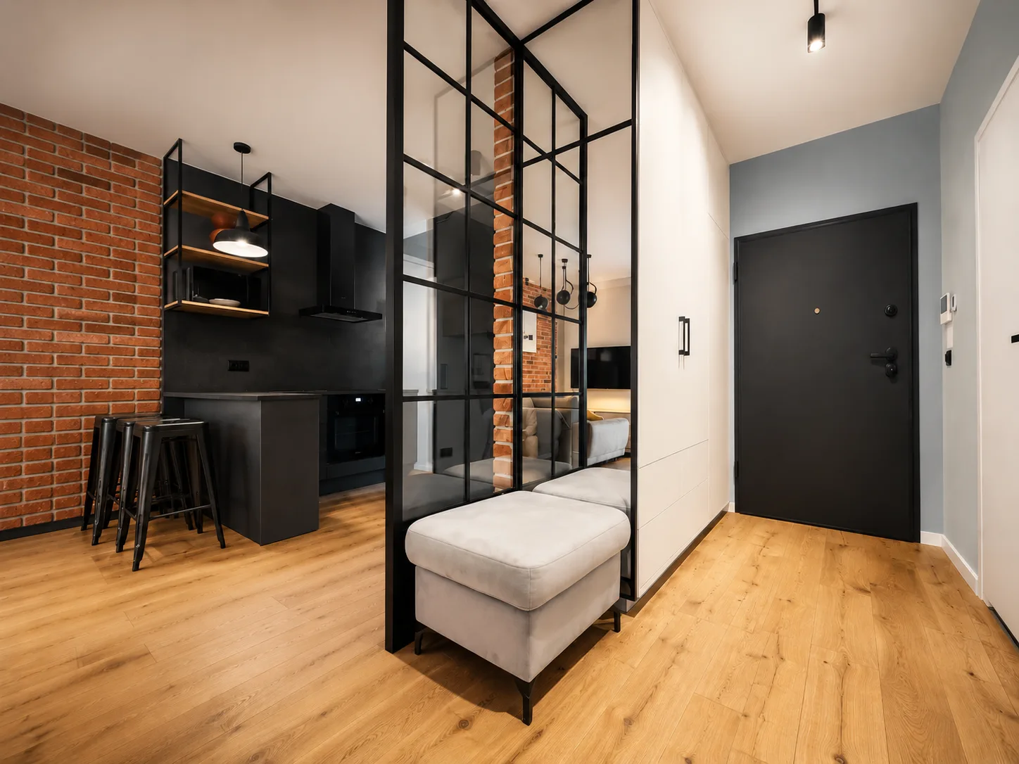 Apartament w klimacie stoczniowego Gdańska — korytarz